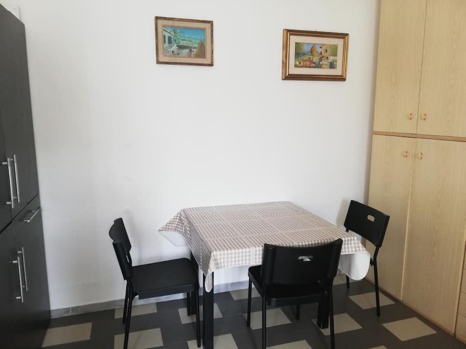 La Casa Di Periferia Appartement Bari Buitenkant foto